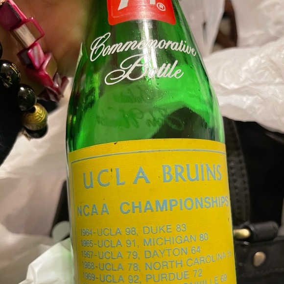 VINTAGE 7 UP COMMEMORATIVE Bottle - Picture 11 of 13